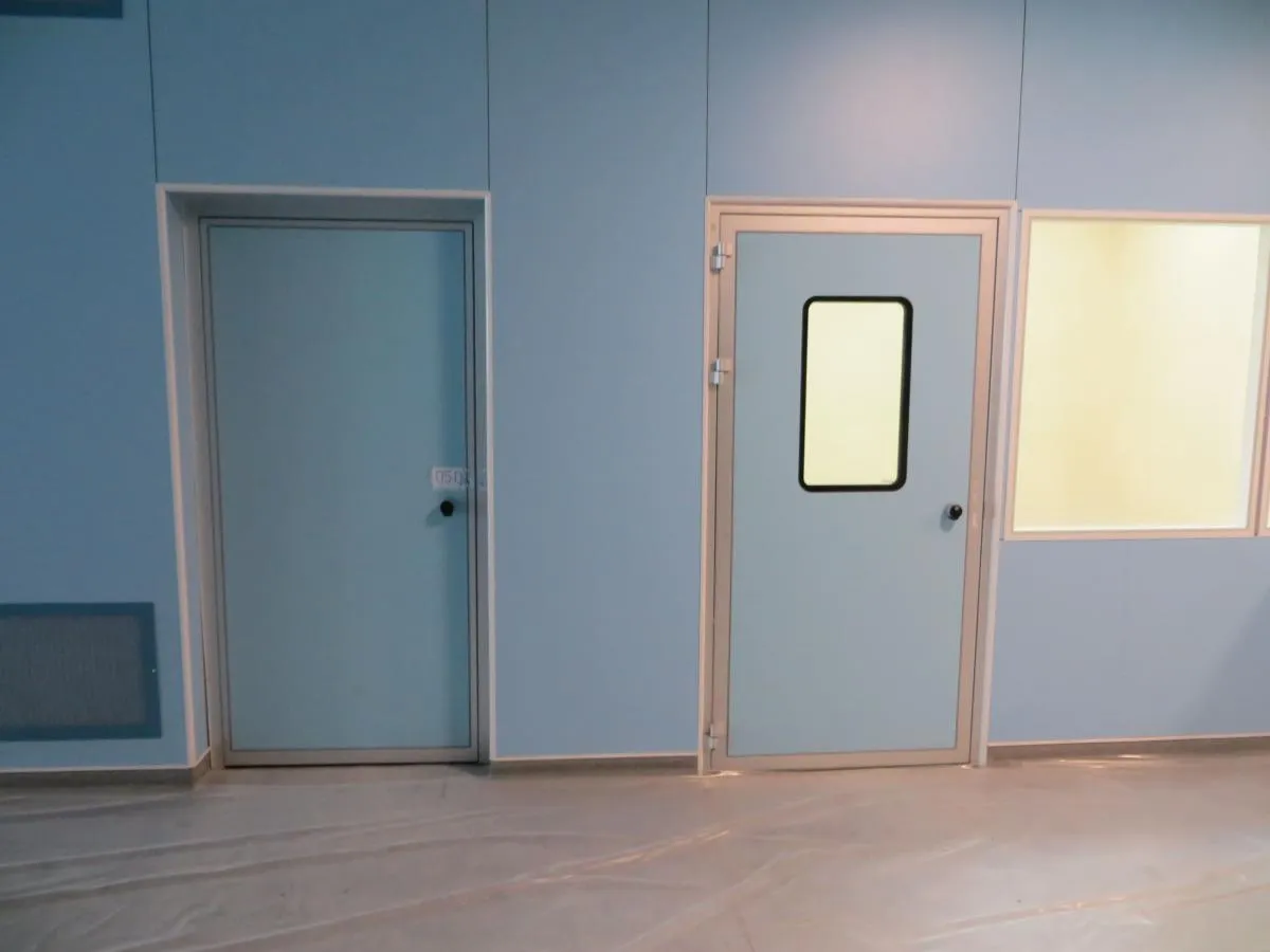 Гигиеничные двери, установленные в операционной в медицинском центре УД Президента Казахстана