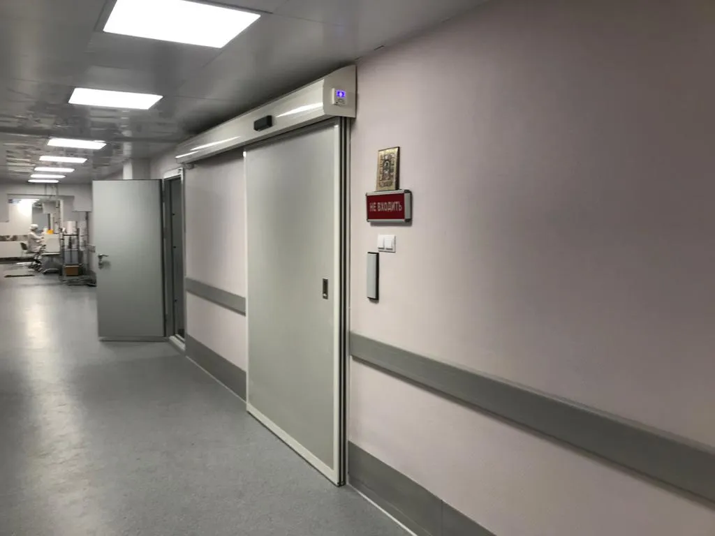 Откатная автоматическая дверь Sliding 5 Med Auto, установленная в больнице
