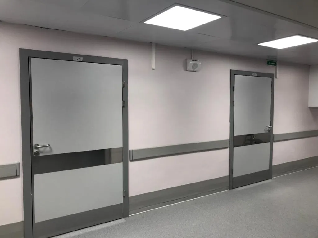 Антивандальные двери Protect (от производителя "Двери Остиум"), установленные в больнице
